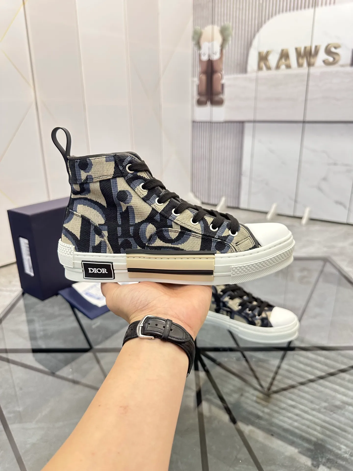 Selling men's shoes 💰: 💰P460¥ Product trademark: Dio* "Dior*" high-top casual shoes Regular size: 36-45 (can be customized to 46) Couple style B23 Product materials: Upper imported original fabric, breathable lining, original outsole. No.: 007